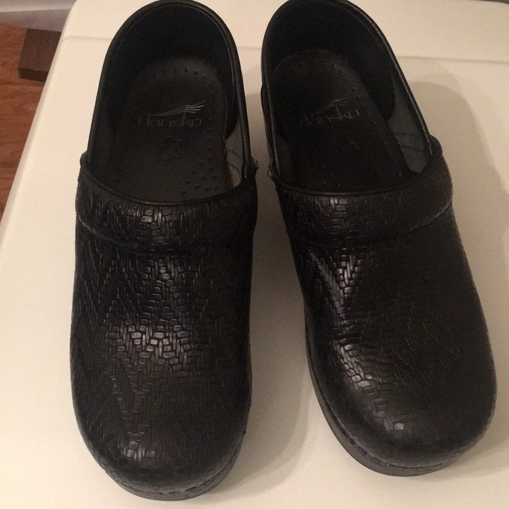 Dansko size 6 chevron design